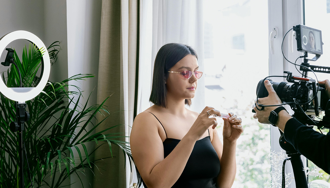 découvrez les principales sources de revenus des influenceurs du web et comment ils monétisent leur audience à travers différentes stratégies et plateformes.