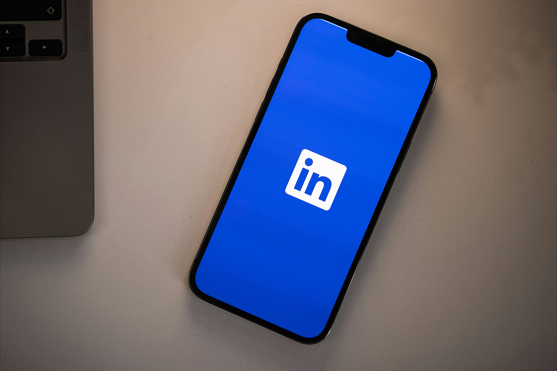 découvrez à quel géant du gafam appartient linkedin et comprenez pourquoi cette affiliation est importante pour les utilisateurs et les professionnels.