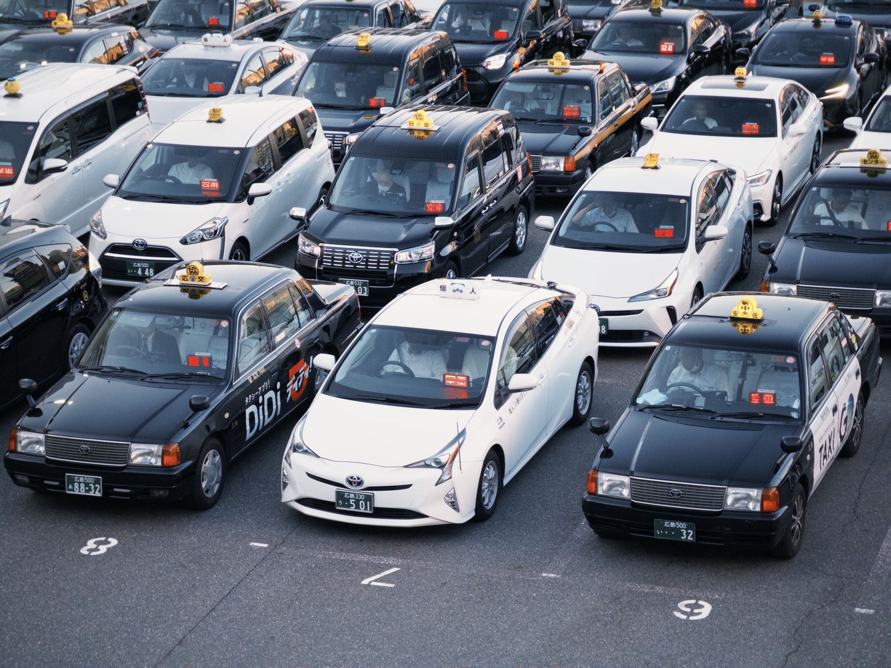 Prix licence taxi 2026 en France : fourchettes par zones et grandes tendances — panneau de licence de taxi en France