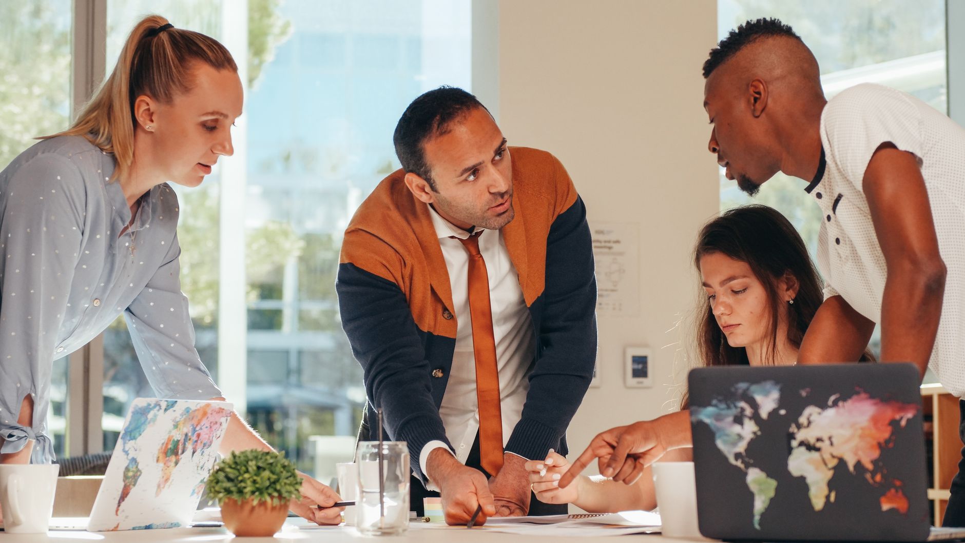 Quel business lancer en 2026 — réunion d'affaires brainstorming idées